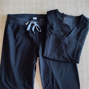 FIGS SCRUBS -Black set